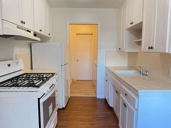 3rd image of 400 Ferrini Rd APT 4