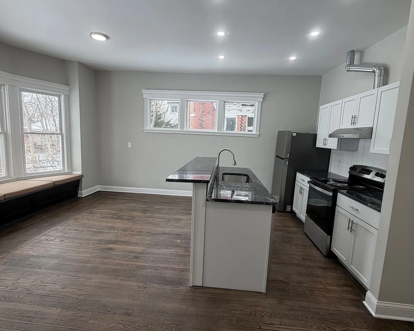 445 E Grand Blvd. — Photo 2