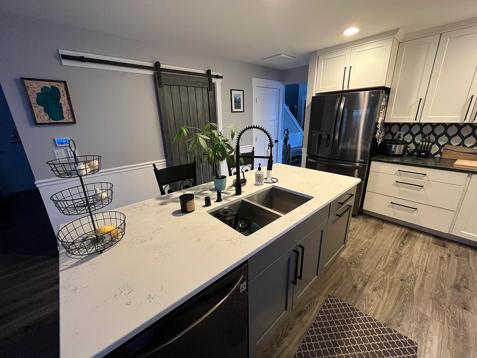 4 bed, 2.5 bath, 1900 sqft, $4,500 — Photo 3