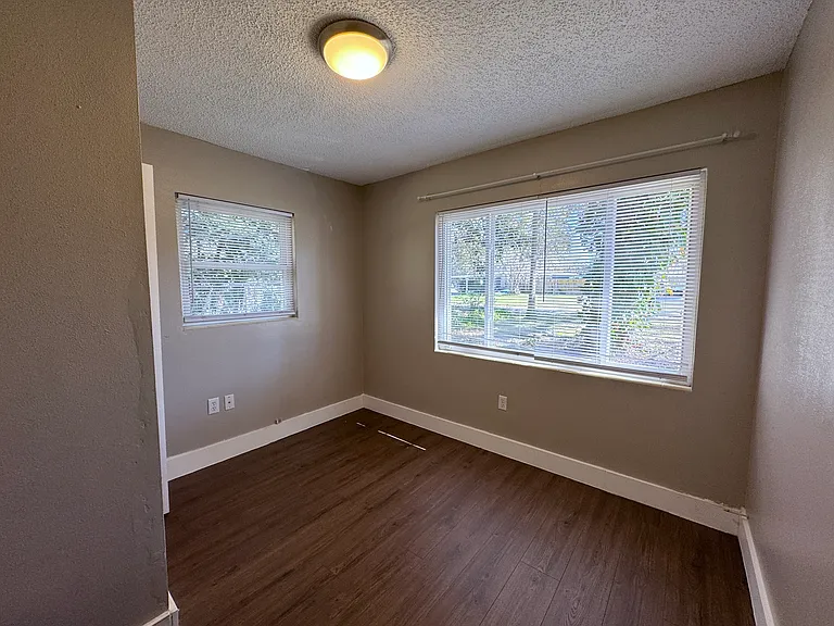 310 Longwood Dr — Photo 21