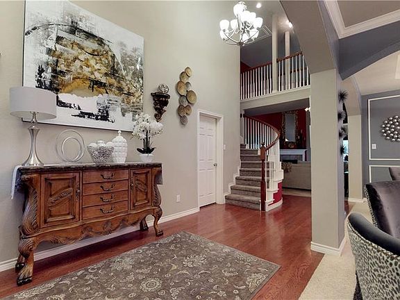 2nd image of 1305 Vistawood Dr