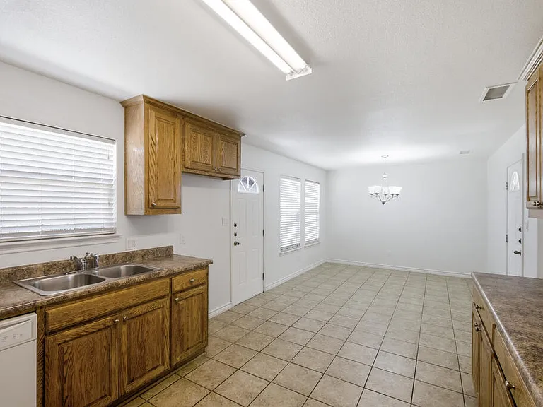408 W Shandon Ave — Photo 14