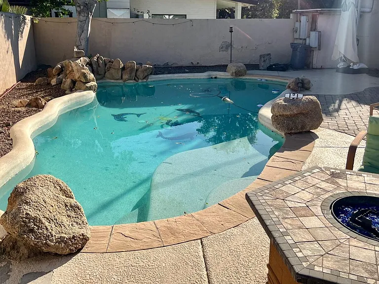 219 W Harmont Dr — Photo 12