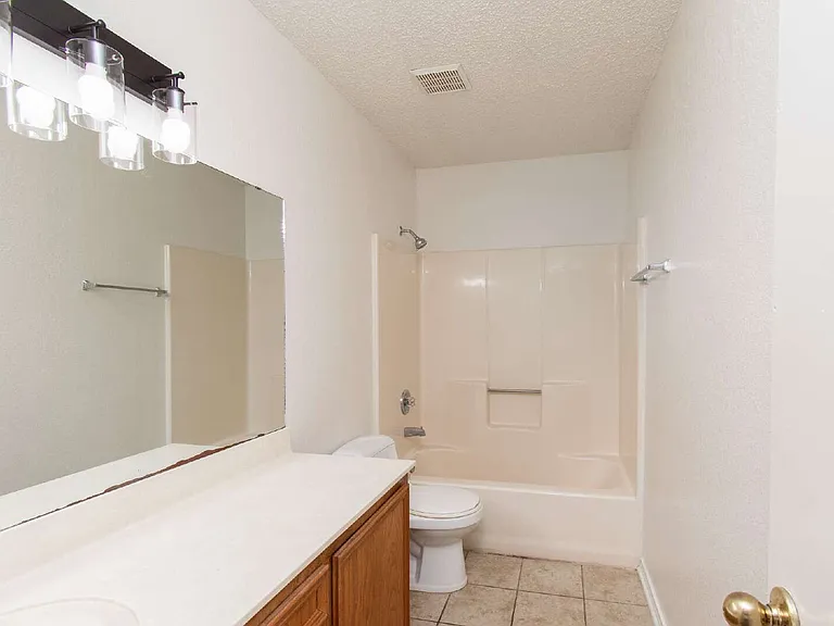 2104 Corona Dr — Photo 11
