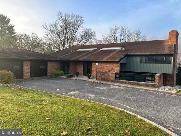 547 Lakeview Dr, Woolwich Township, NJ 08085