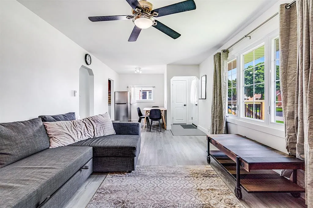 4 bed, $2,250 — Photo 4