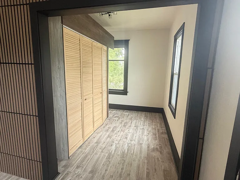 303 S Erie St — Photo 13