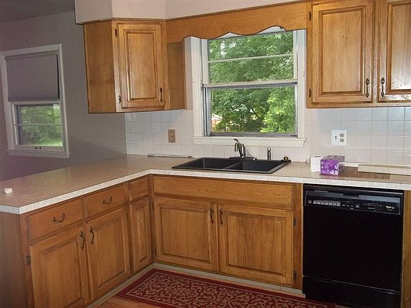 4th image of 3716 Henry Dr