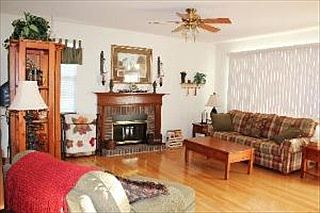 4th image of 3200 Pineview Cir