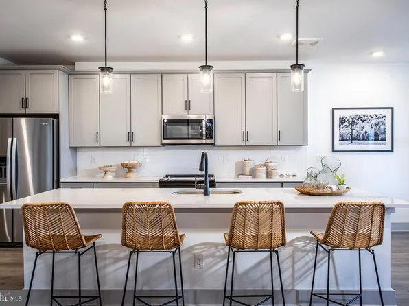 13240 Petrel St #5203, Clarksburg, MD 20871