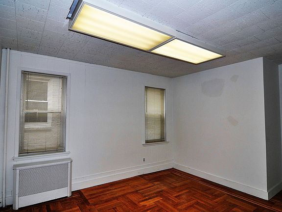 3rd image of 4310 Skillman Ave