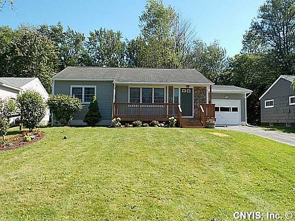 3rd image of 124 Oakley Dr
