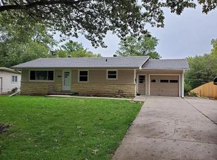 103 Valley Rd, Papillion, NE 68046