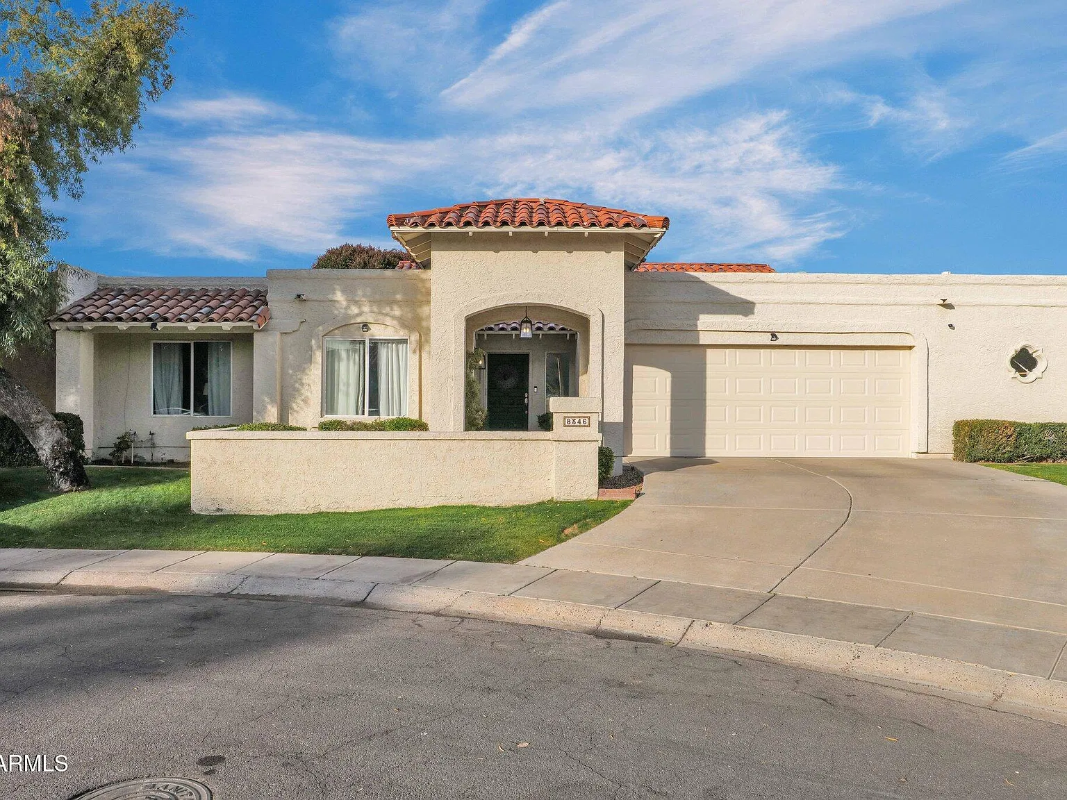 3 bed, 2.5 bath, 2741 sqft, $7,495 — Photo 2
