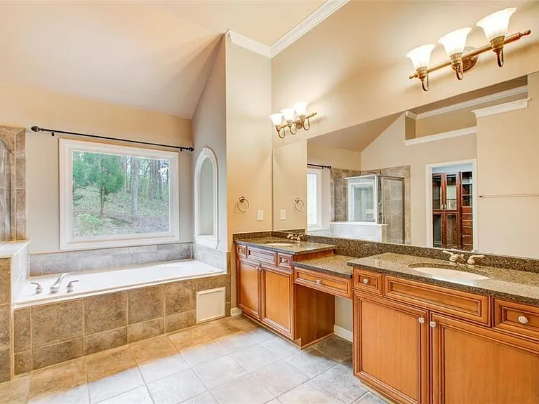 2060 Fife Ridge Ct — Photo 6
