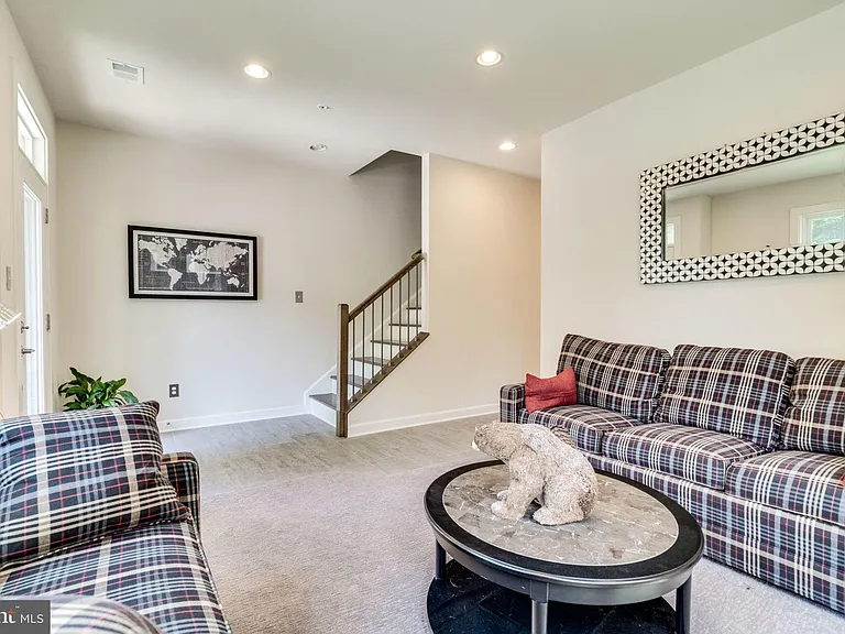 1133 S Monroe St — Photo 53