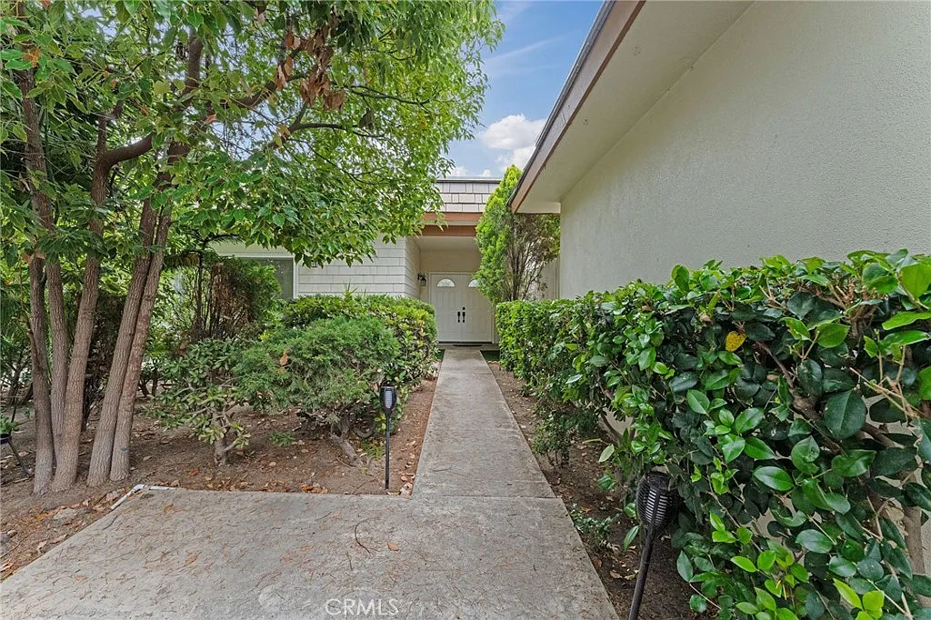 3 bed, 1592 sqft, $4,750 — Photo 3