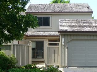 266 Thornhill Ln #T189, Lake Barrington, IL