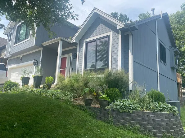 1558 Merit Ln, Liberty, MO 64068