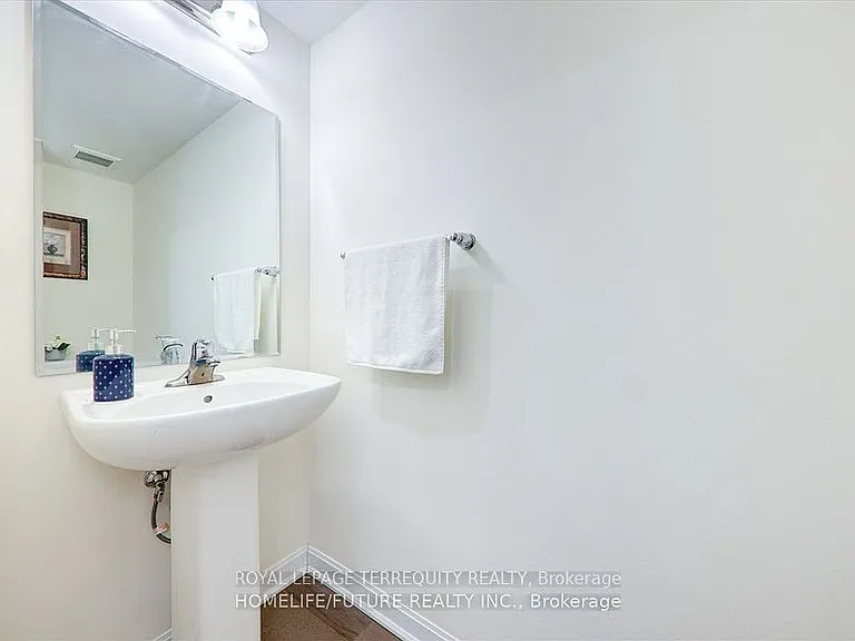 2412 Fall Harvest Cres — Photo 25