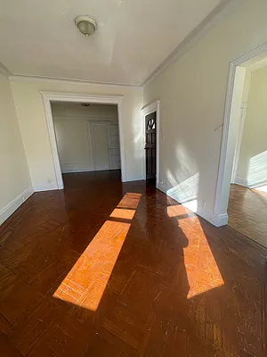 Rented by NYC LUXURY APT RENTALS CO LLC | media 6