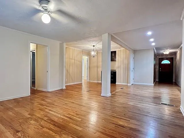 4 bed, 2.0 bath, 2038 sqft, $2,350 — Photo 4