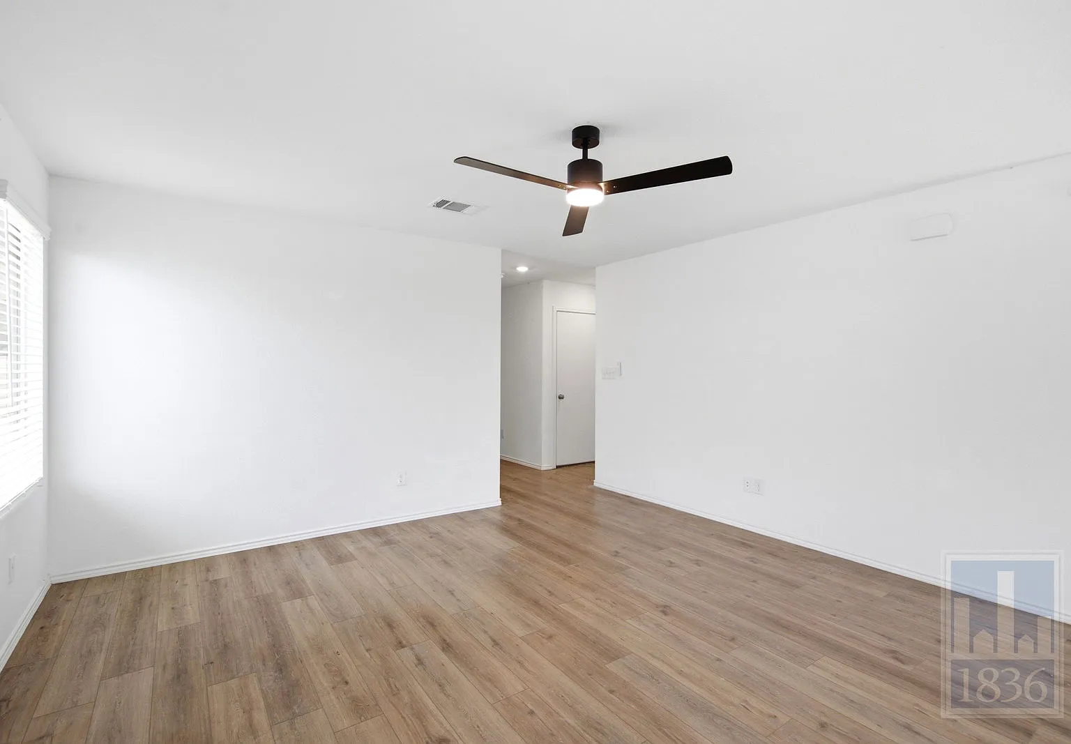 3 bed, 2.0 bath, 1260 sqft, $1,635 — Photo 3