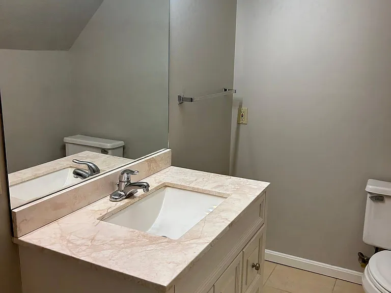 205 Stratford Rd — Photo 13