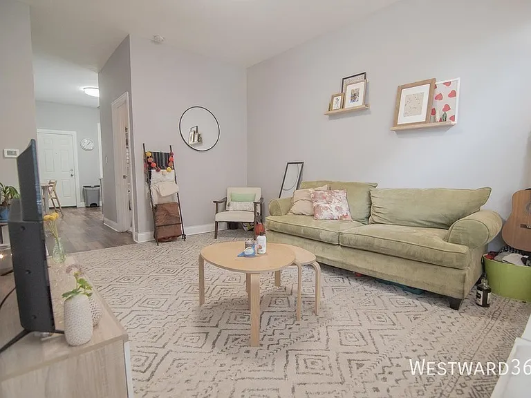 2733 N Wayne Ave #1 — Photo 4