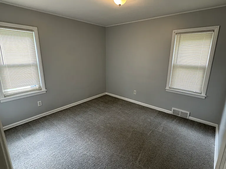 8904 Robson St — Photo 13