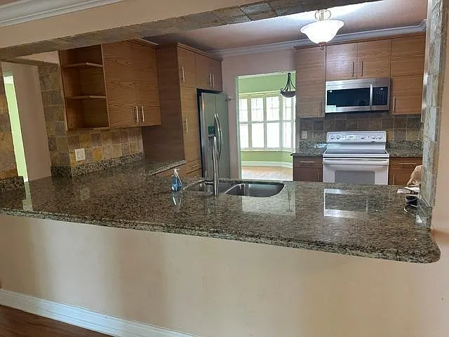 732 SE 11th Ave — Photo 5
