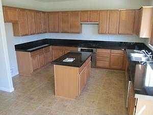 5th image of 4536 SE Oakhurst St