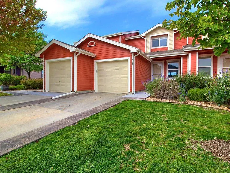 424 Montgomery Dr #TOWNHOUSE — Photo 2