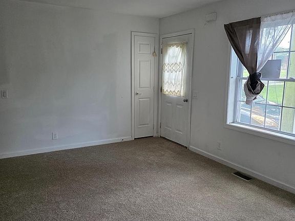 5th image of 305 W Reed St