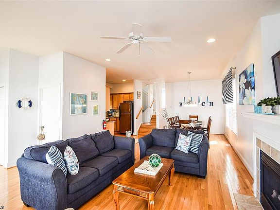 3rd image of 307 Bay Ave