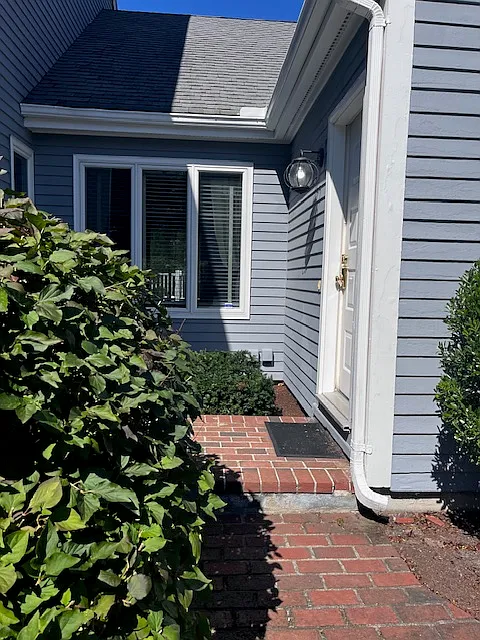 7 bed, 4.5 bath, 5600 sqft, $12,000 — Photo 2
