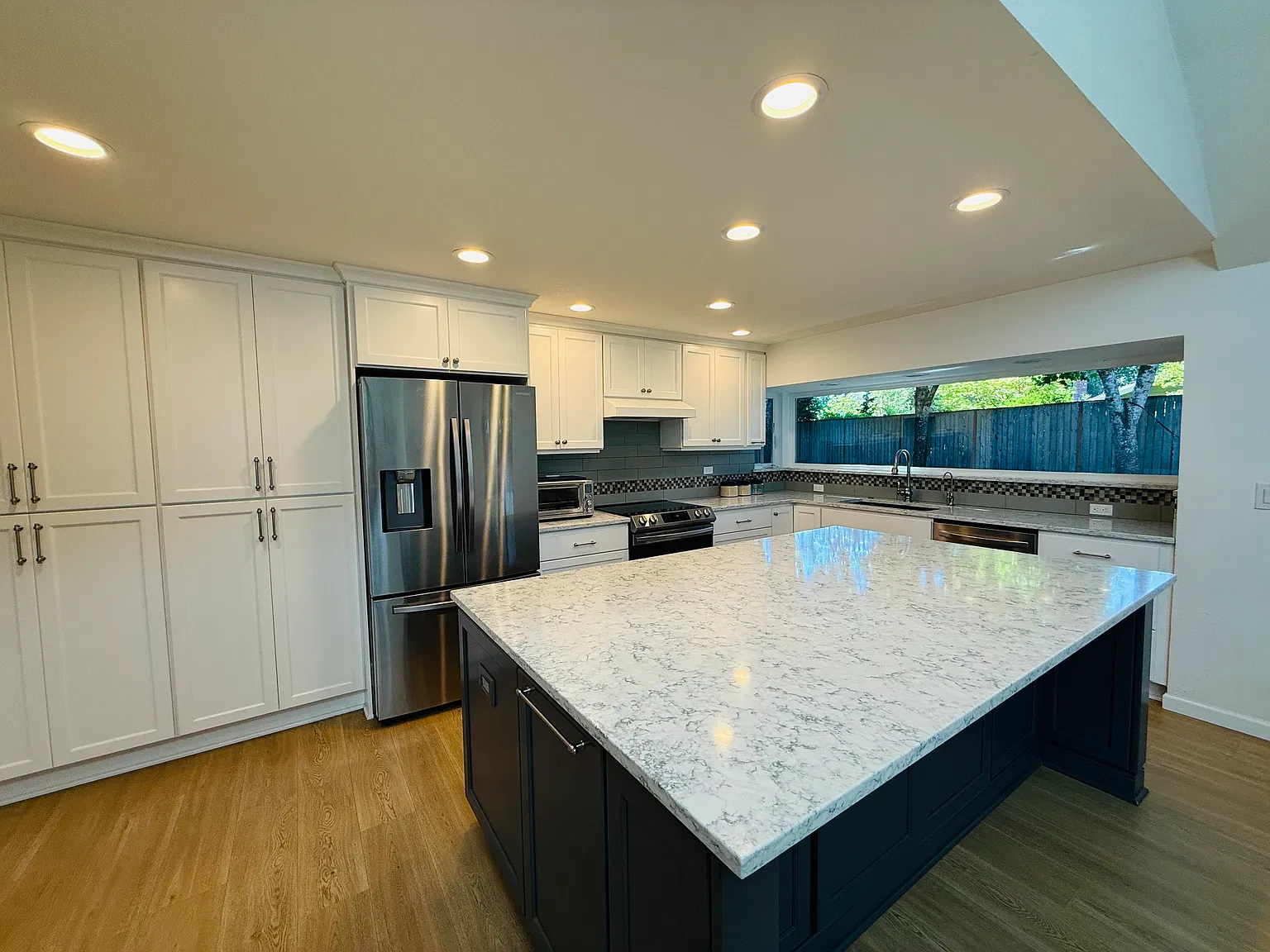 3 bed, 2.5 bath, 2136 sqft, $3,300 — Photo 4