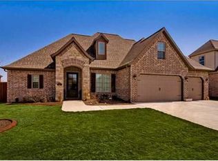 6205 S 26th St, Rogers, AR 72758