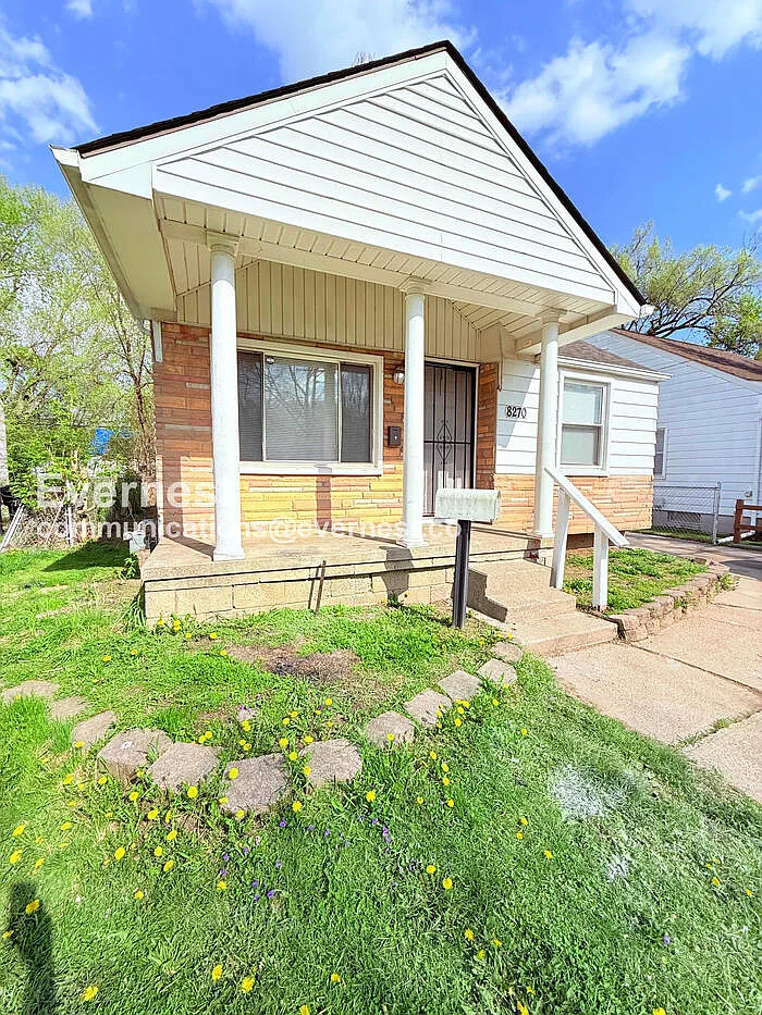 3 bed, 1.0 bath, 806 sqft, $1,245 — Photo 2