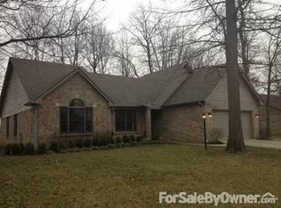 1007 Honeysuckle Dr, Mooresville, IN