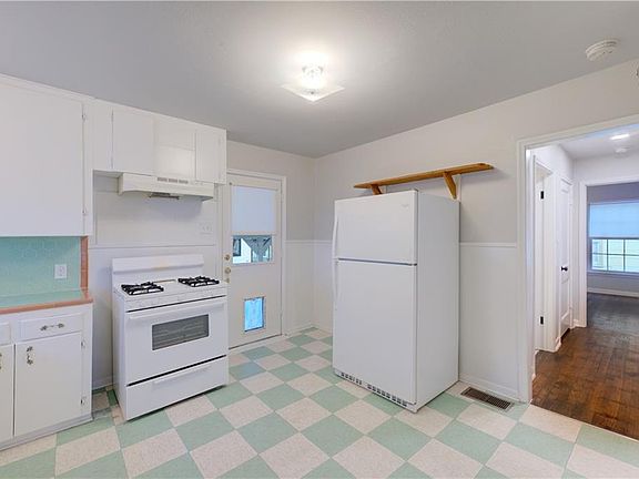 4th image of 902 Philco Dr #A