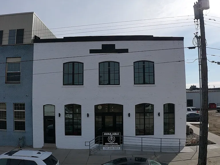24 1st St NE — Photo 3