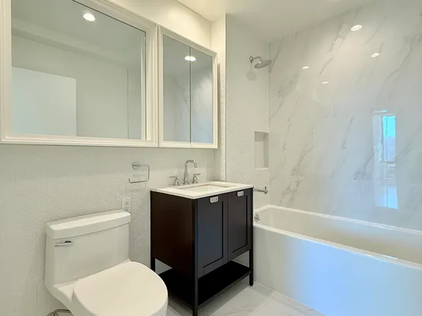 409 Eastern Parkway image 7 of 20