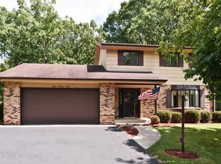 696 Parkwood Dr, Joliet, IL