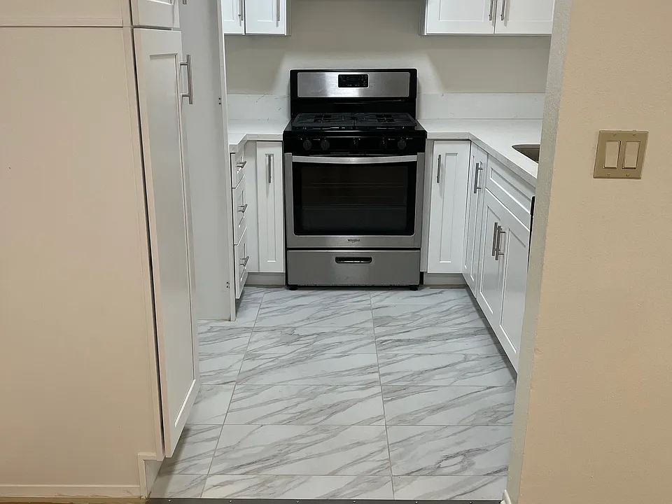 1439 E Wilson Ave #208