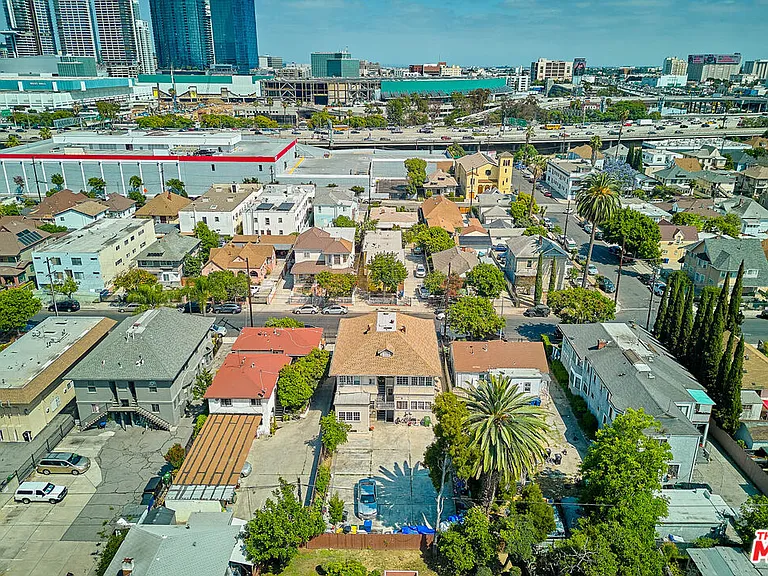 1347 Valencia St — Photo 38