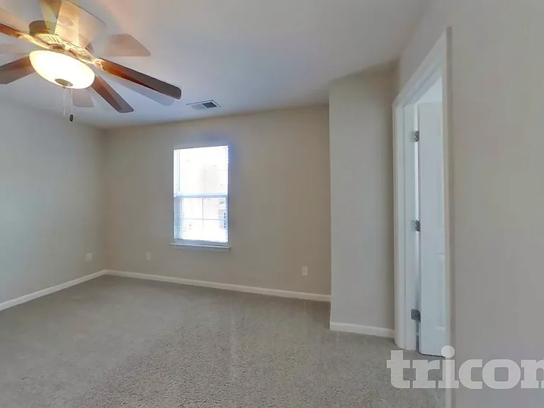 403 Riverwood Ct — Photo 6