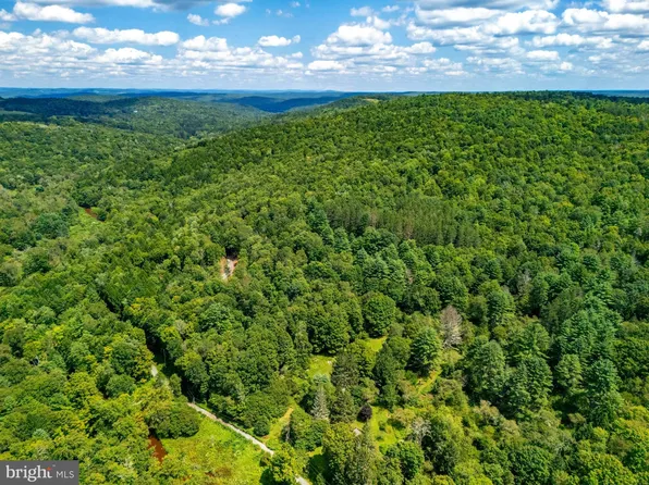 350 John Davis Rd, Milanville, PA 18443