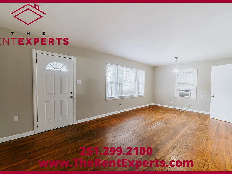470 Summerville St — Photo 5