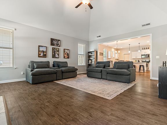 4th image of 305 Sterling Pl